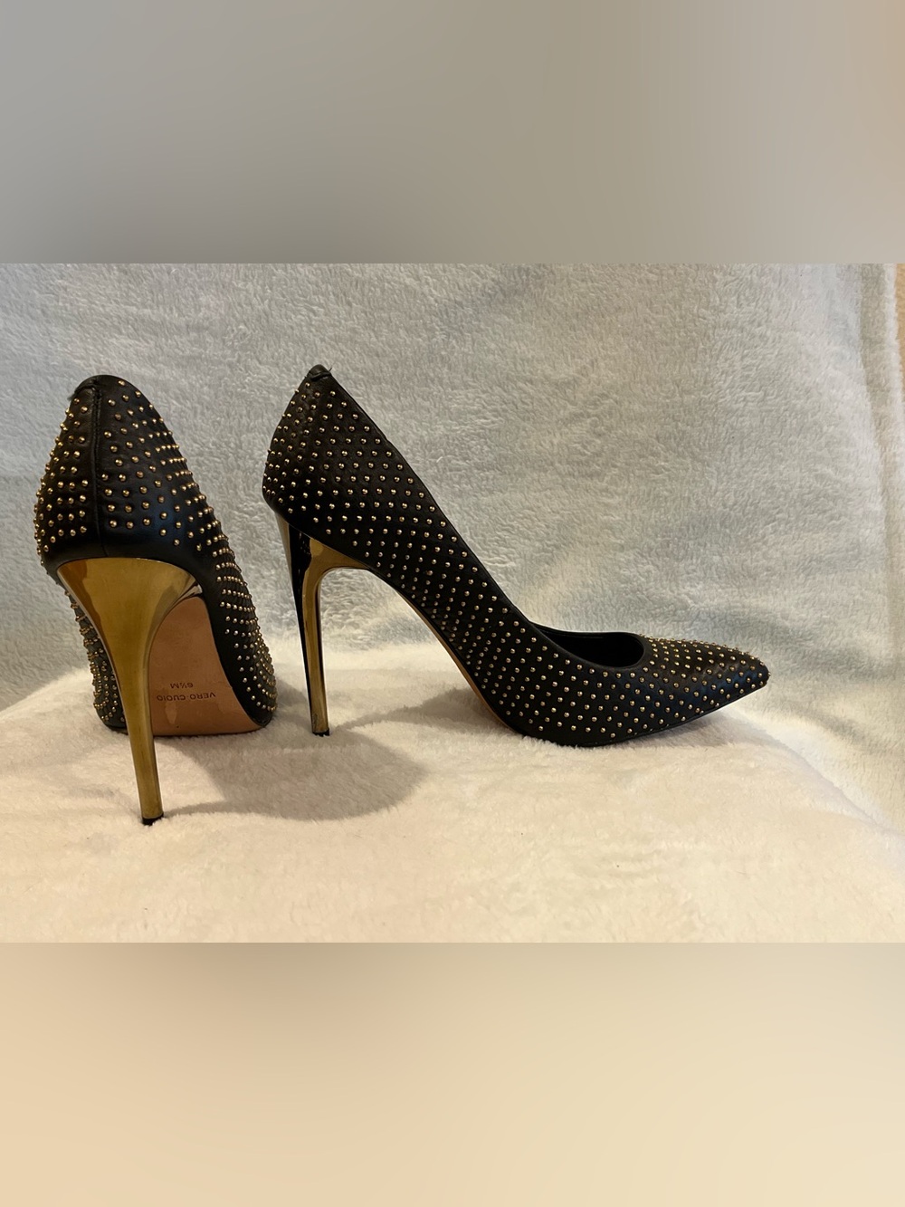 BCBG Max Azria Black Studded Pumps w/ Gold Metallic Heels. Leather. Pointed. 6.5